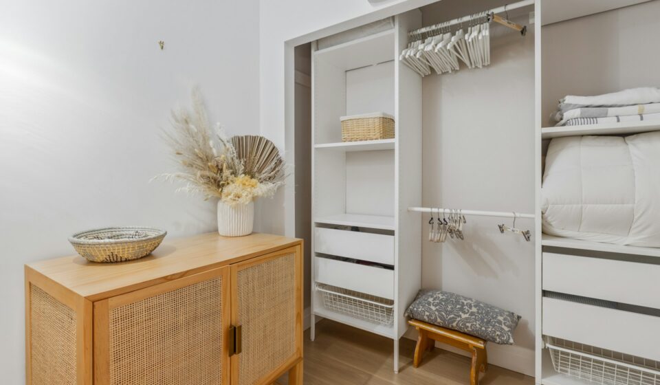 How to Build an Eco-Friendly Closet Without Overspending
